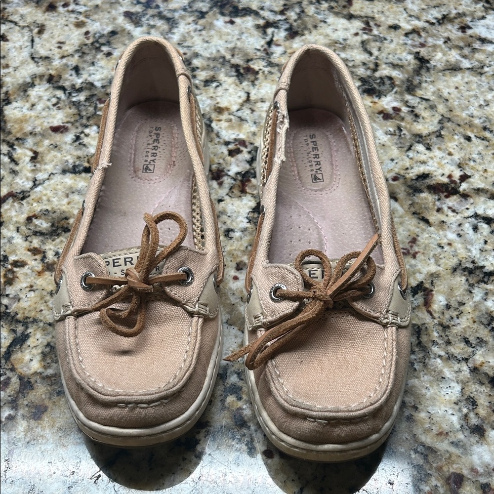 Sperry Women's Angelfish Tan Canvas/Open size 7.5M